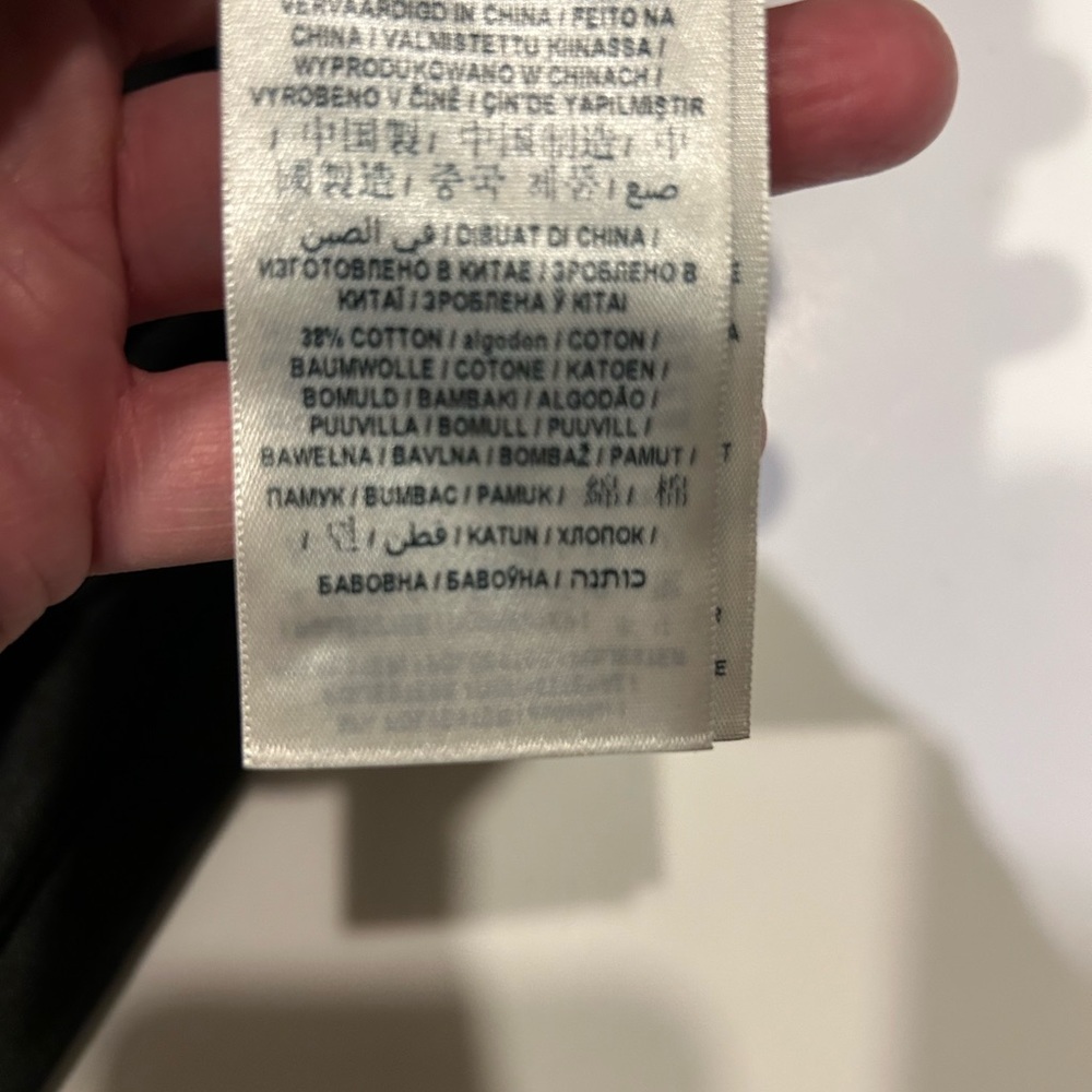 GUESS BLACK METALLIC SKINNY JEANS SIZE 26. GREAT CONDITION, LIKE NEW! - Picture 10 of 10